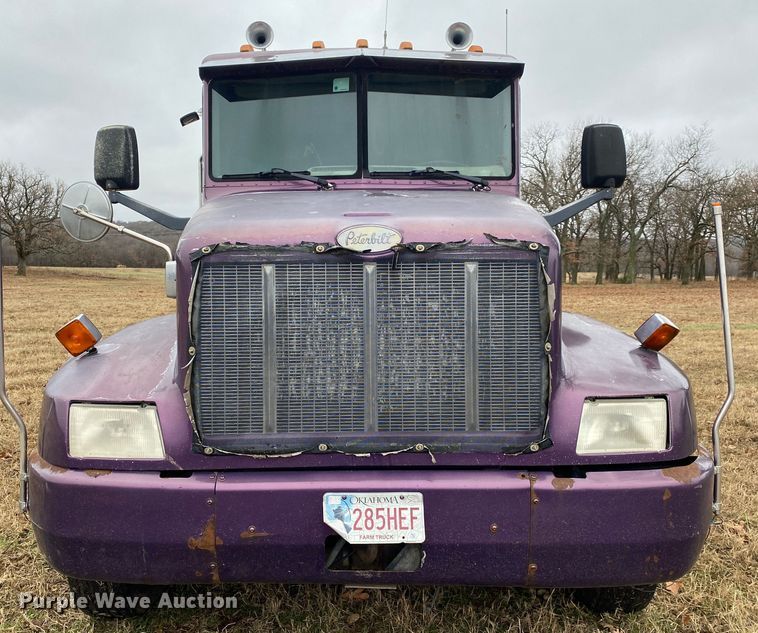 image for item DN8108 1999 Peterbilt 330 flatbed truck