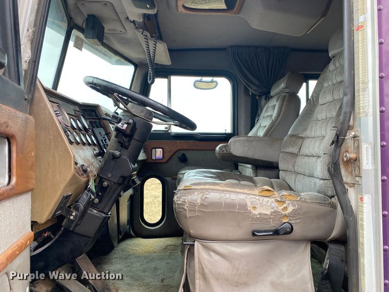 image for item DN8108 1999 Peterbilt 330 flatbed truck