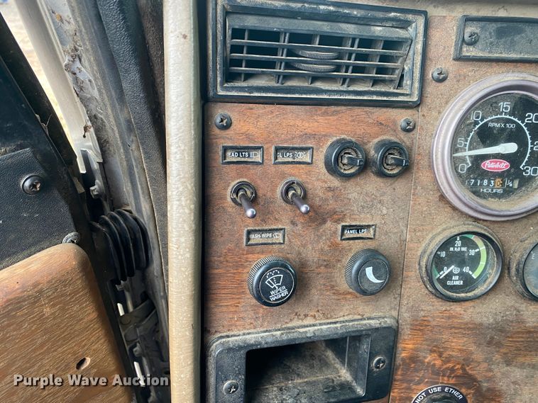 image for item DN8108 1999 Peterbilt 330 flatbed truck