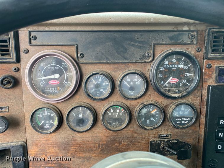 image for item DN8108 1999 Peterbilt 330 flatbed truck