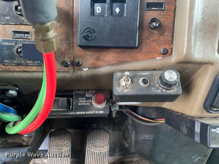 image for item DN8108 1999 Peterbilt 330 flatbed truck