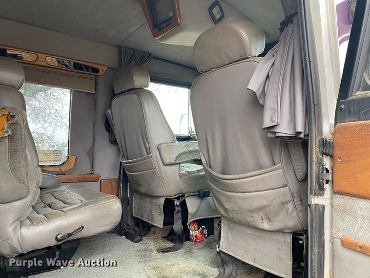 image for item DN8108 1999 Peterbilt 330 flatbed truck