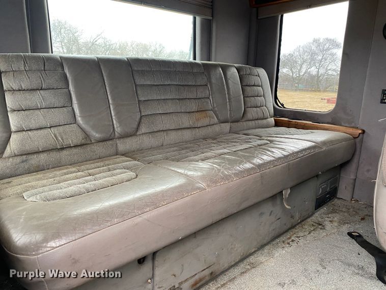 image for item DN8108 1999 Peterbilt 330 flatbed truck