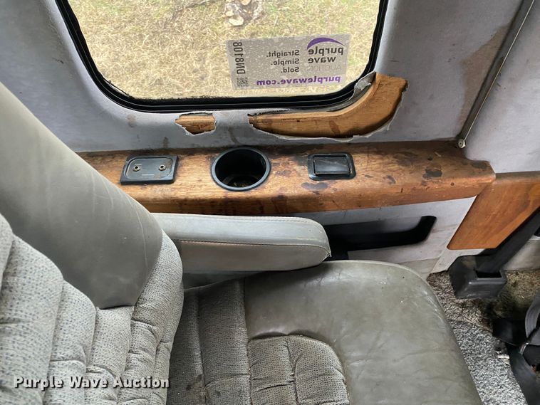 image for item DN8108 1999 Peterbilt 330 flatbed truck