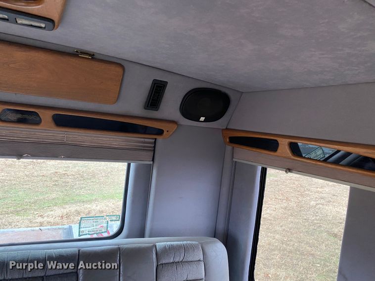 image for item DN8108 1999 Peterbilt 330 flatbed truck