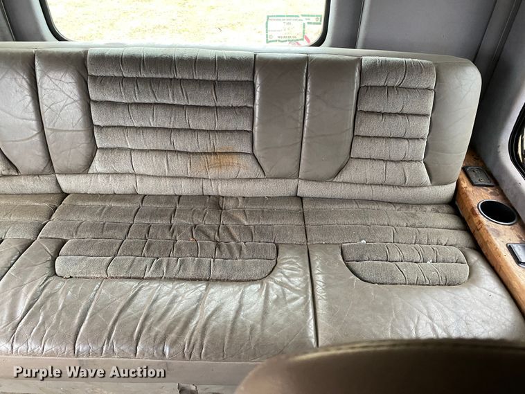 image for item DN8108 1999 Peterbilt 330 flatbed truck