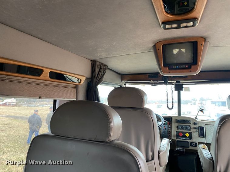 image for item DN8108 1999 Peterbilt 330 flatbed truck