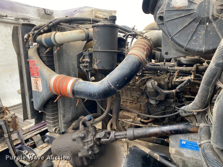 image for item DN8108 1999 Peterbilt 330 flatbed truck