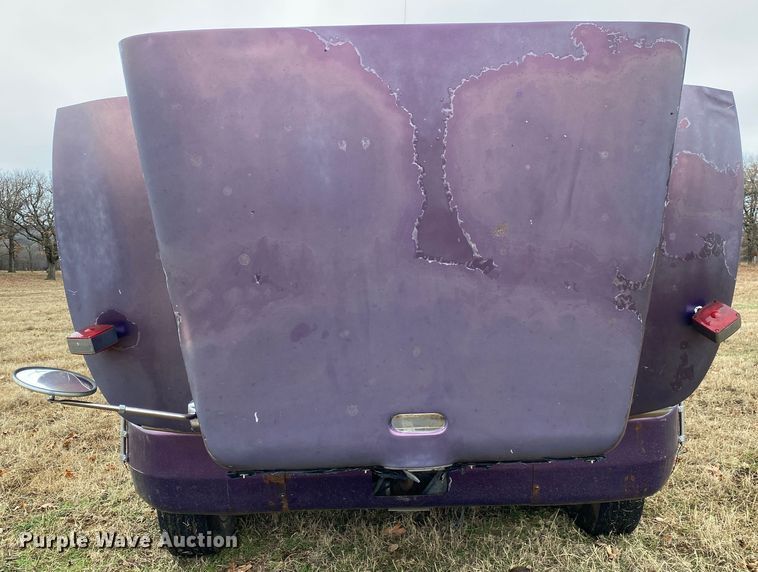 image for item DN8108 1999 Peterbilt 330 flatbed truck