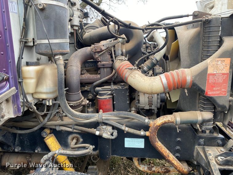 image for item DN8108 1999 Peterbilt 330 flatbed truck