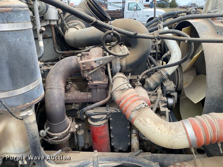 image for item DN8108 1999 Peterbilt 330 flatbed truck