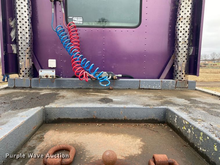 image for item DN8108 1999 Peterbilt 330 flatbed truck