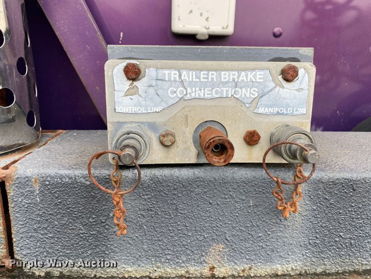 image for item DN8108 1999 Peterbilt 330 flatbed truck