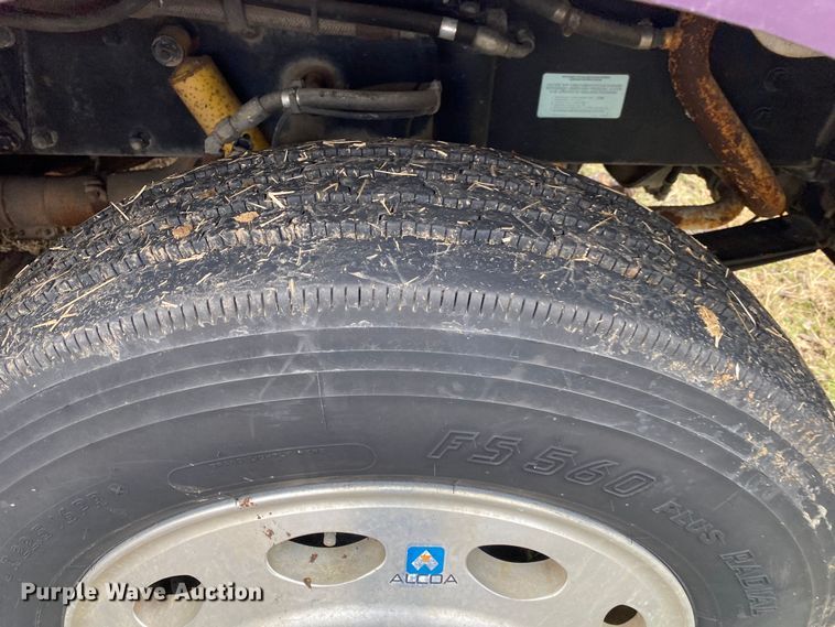 image for item DN8108 1999 Peterbilt 330 flatbed truck