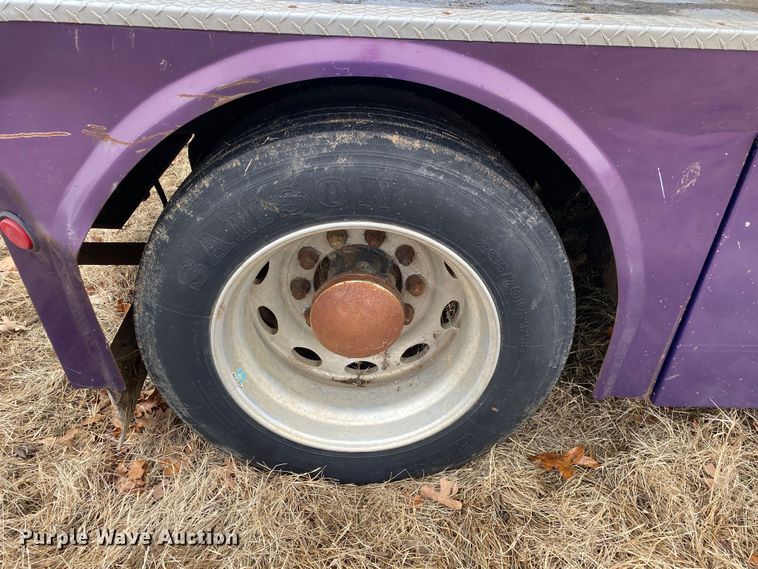 image for item DN8108 1999 Peterbilt 330 flatbed truck