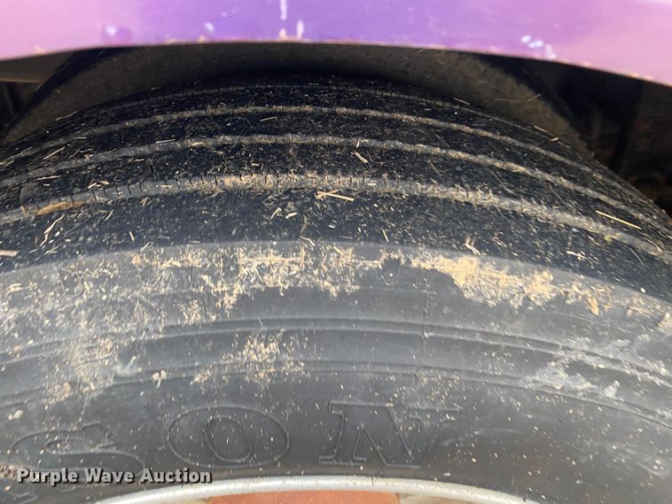 image for item DN8108 1999 Peterbilt 330 flatbed truck