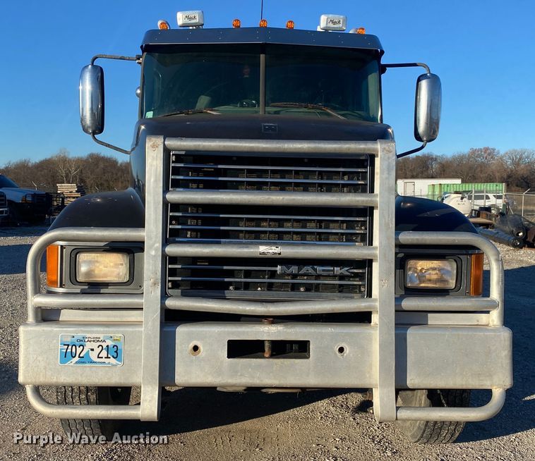 image for item DN8129 2009 Mack CHU613  semi truck