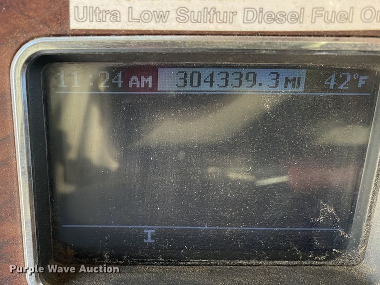 image for item DN8129 2009 Mack CHU613  semi truck