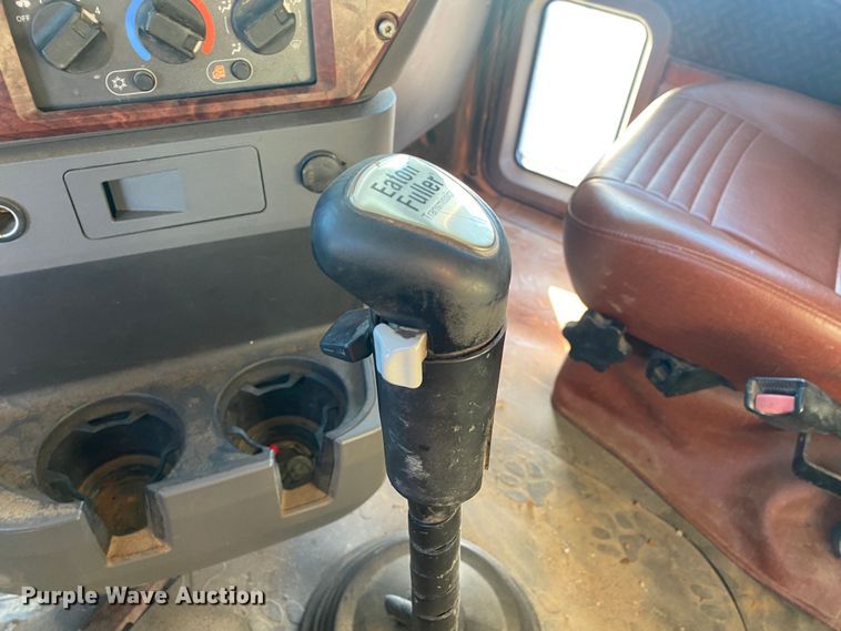 image for item DN8129 2009 Mack CHU613  semi truck