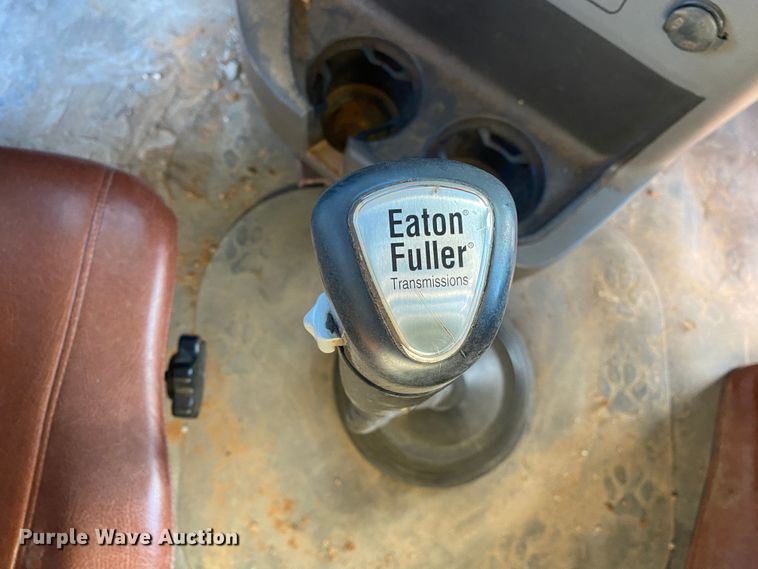 image for item DN8129 2009 Mack CHU613  semi truck