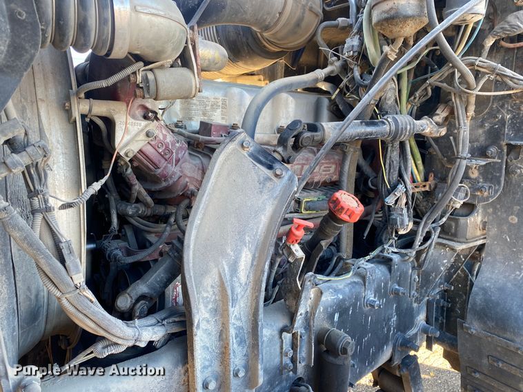 image for item DN8129 2009 Mack CHU613  semi truck