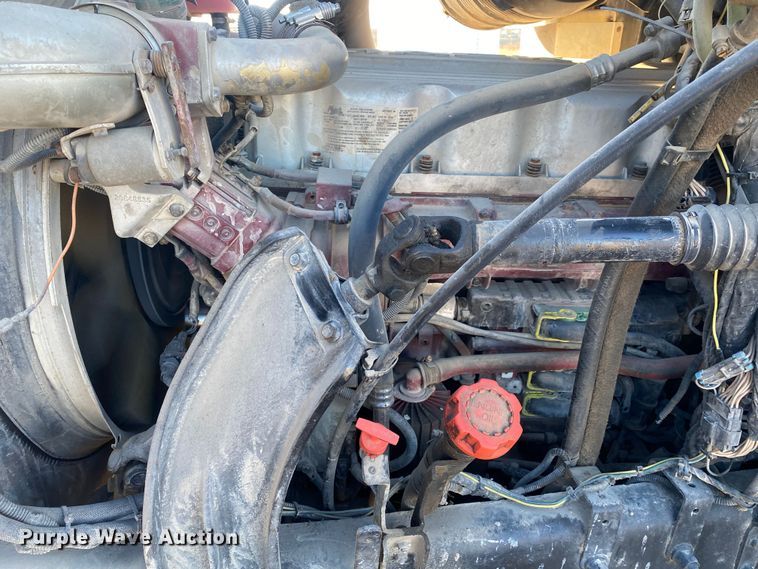 image for item DN8129 2009 Mack CHU613  semi truck