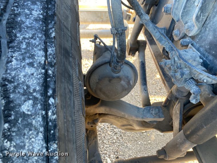 image for item DN8129 2009 Mack CHU613  semi truck