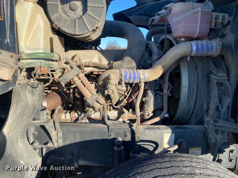 image for item DN8129 2009 Mack CHU613  semi truck