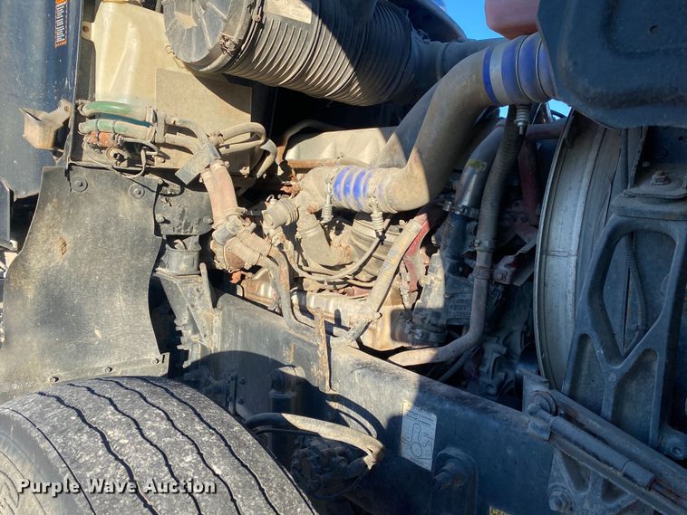 image for item DN8129 2009 Mack CHU613  semi truck