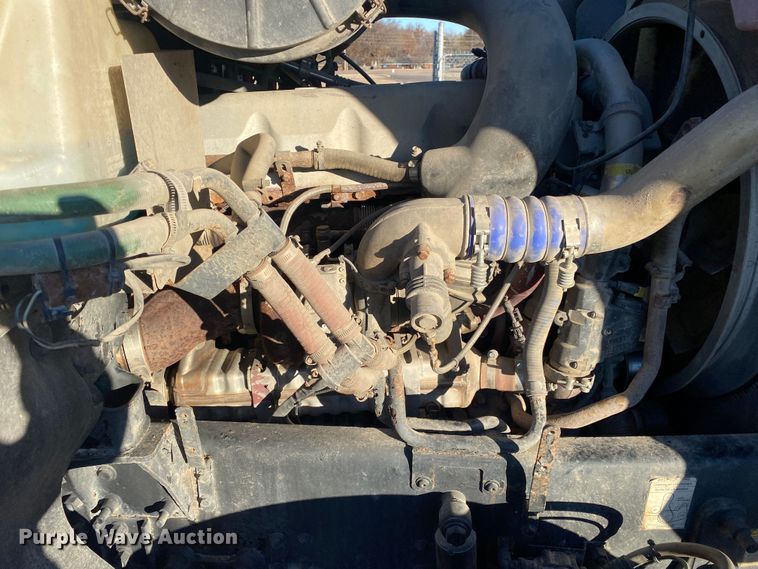 image for item DN8129 2009 Mack CHU613  semi truck