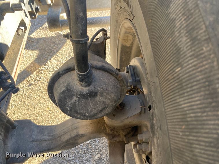 image for item DN8129 2009 Mack CHU613  semi truck