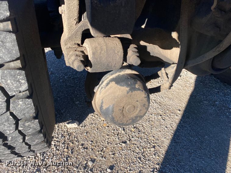 image for item DN8129 2009 Mack CHU613  semi truck