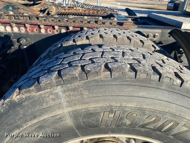 image for item DN8129 2009 Mack CHU613  semi truck