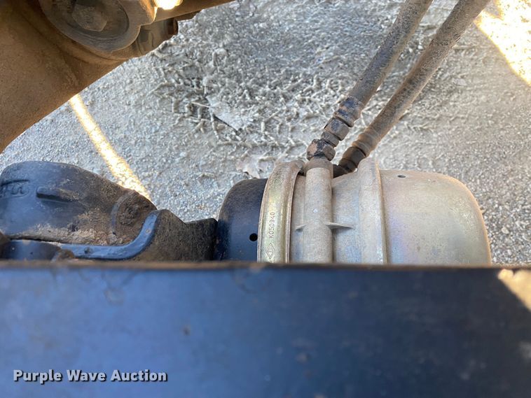 image for item DN8129 2009 Mack CHU613  semi truck