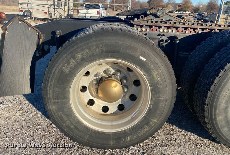 image for item DN8129 2009 Mack CHU613  semi truck