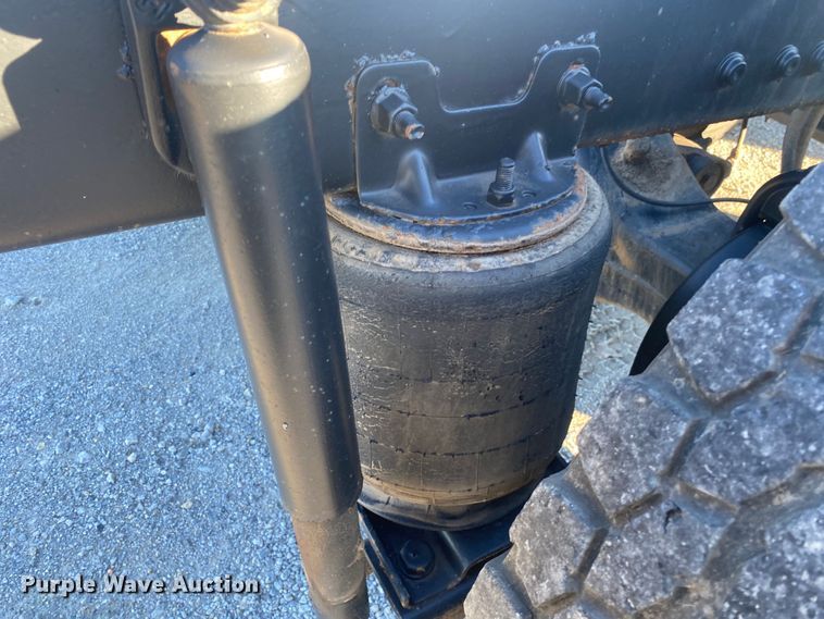 image for item DN8129 2009 Mack CHU613  semi truck