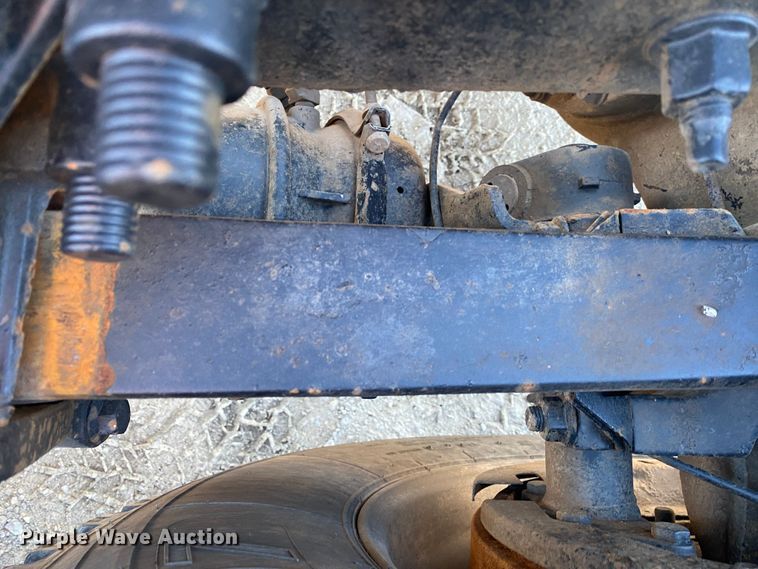 image for item DN8129 2009 Mack CHU613  semi truck