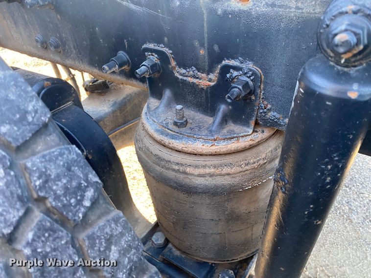 image for item DN8129 2009 Mack CHU613  semi truck