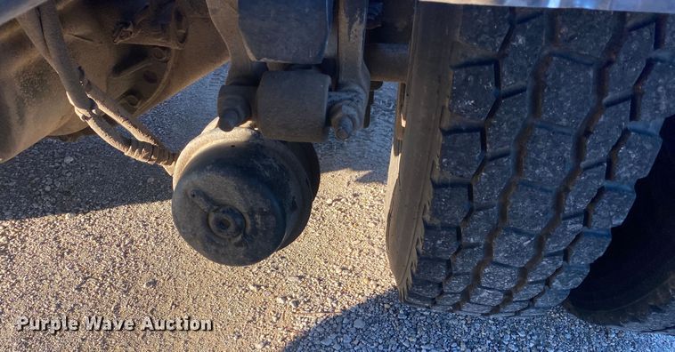 image for item DN8129 2009 Mack CHU613  semi truck