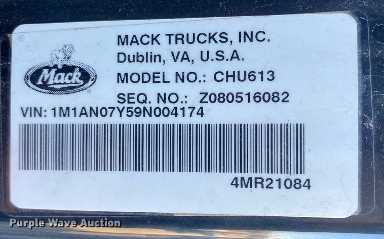 image for item DN8129 2009 Mack CHU613  semi truck