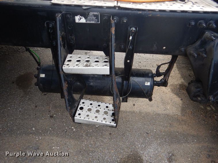 image for item DO1647 2014 Freightliner Cascadia 125  semi truck