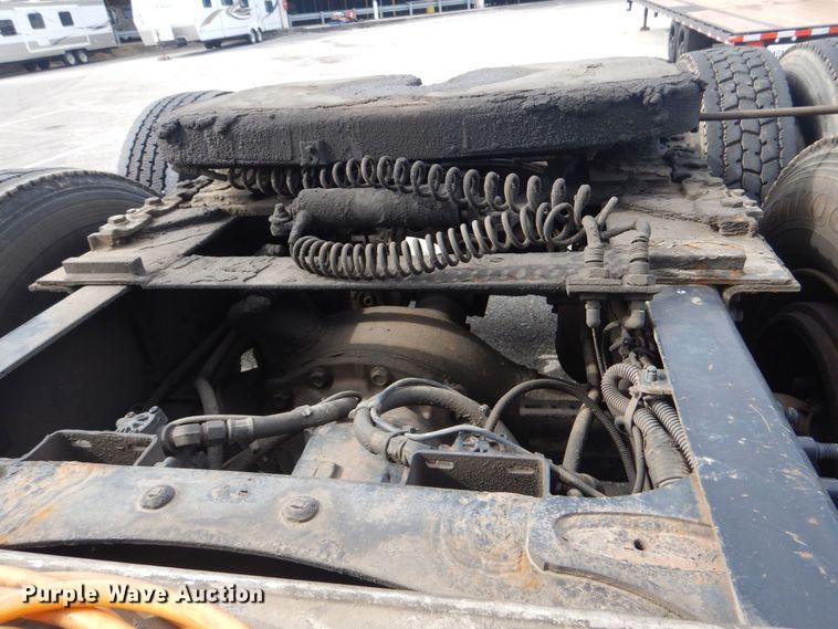 image for item DO1647 2014 Freightliner Cascadia 125  semi truck