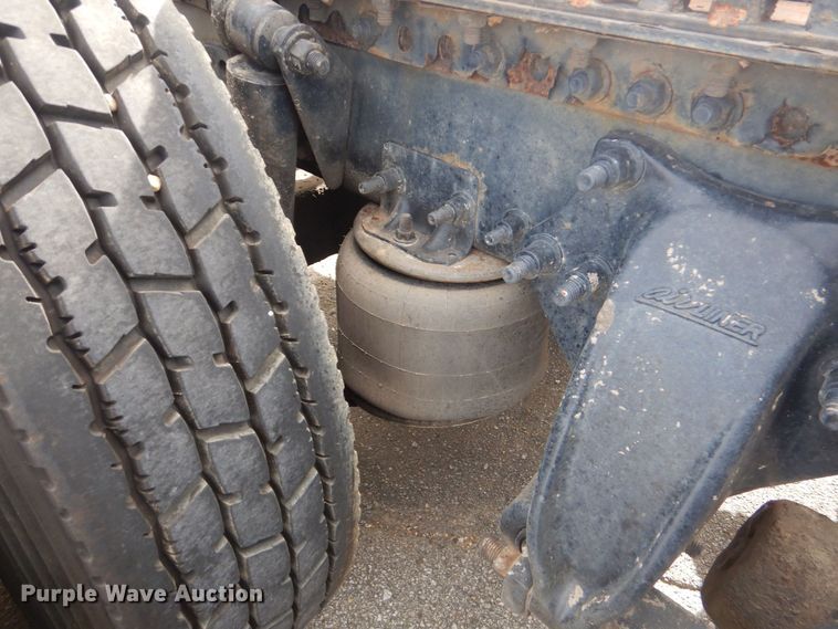 image for item DO1647 2014 Freightliner Cascadia 125  semi truck