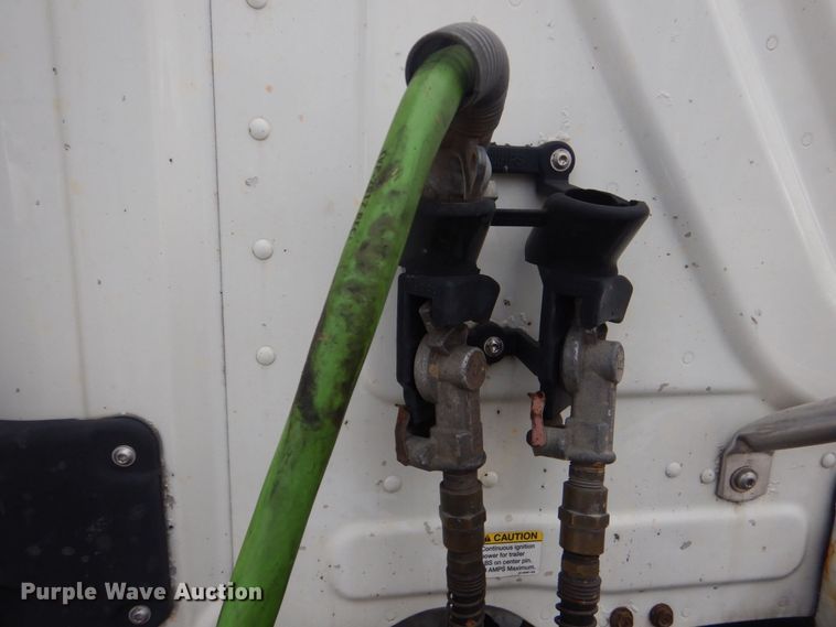 image for item DO1647 2014 Freightliner Cascadia 125  semi truck