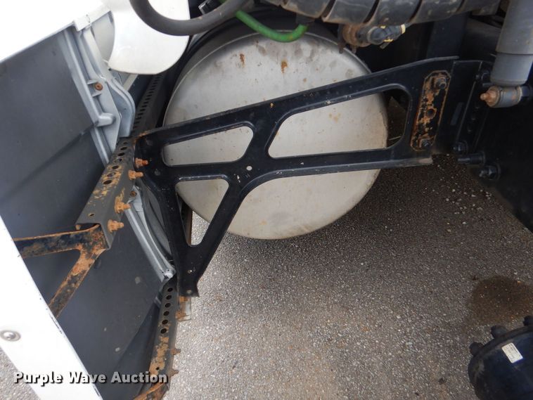 image for item DO1647 2014 Freightliner Cascadia 125  semi truck