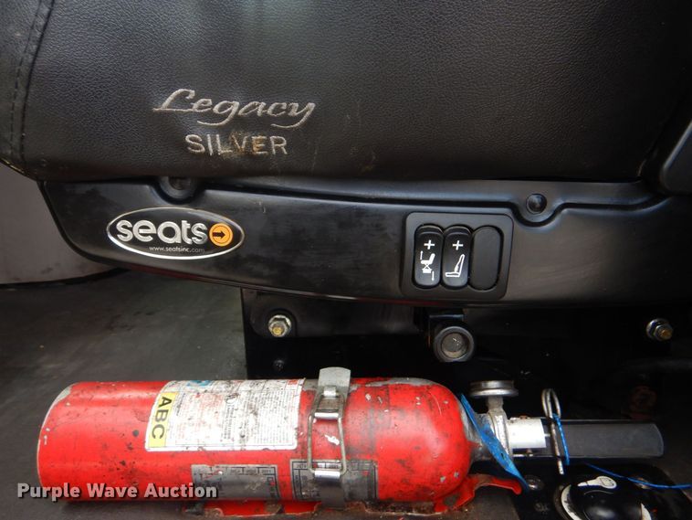 image for item DO1647 2014 Freightliner Cascadia 125  semi truck