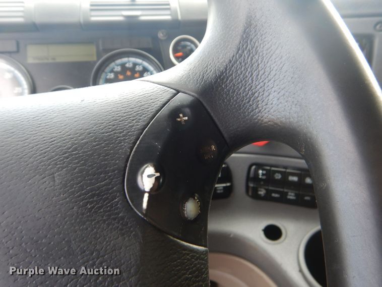 image for item DO1647 2014 Freightliner Cascadia 125  semi truck