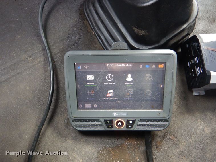 image for item DO1647 2014 Freightliner Cascadia 125  semi truck