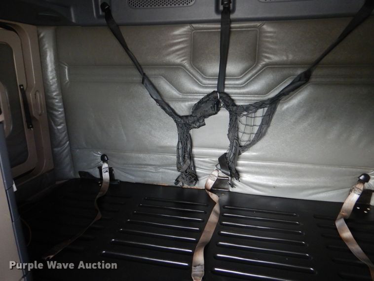 image for item DO1647 2014 Freightliner Cascadia 125  semi truck