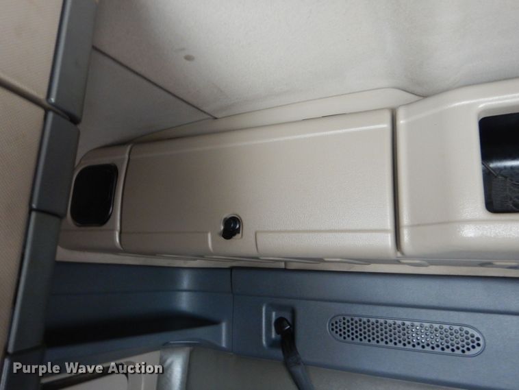 image for item DO1647 2014 Freightliner Cascadia 125  semi truck